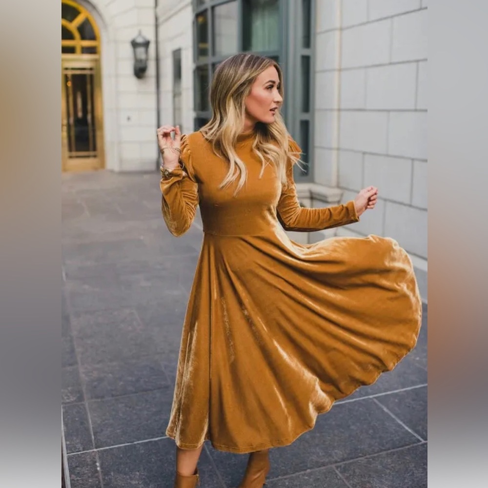 Ivy City Co La La Lady Gold Dress Size S- also have a matching mini size!